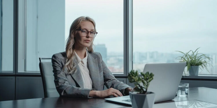 Quản lý là gì? Cần đáp ứng yêu cầu gì để làm quản lý?