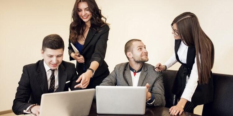 Văn hóa lãnh đạo là gì? Căn cứ xác định chuẩn mực văn hóa lãnh đạo