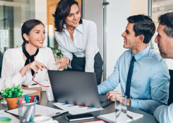 Khởi nghiệp một mình hay khởi nghiệp cùng cộng sự?