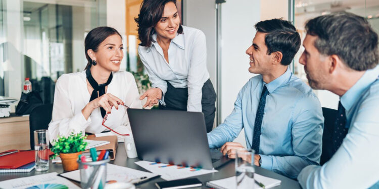 Khởi nghiệp một mình hay khởi nghiệp cùng cộng sự?