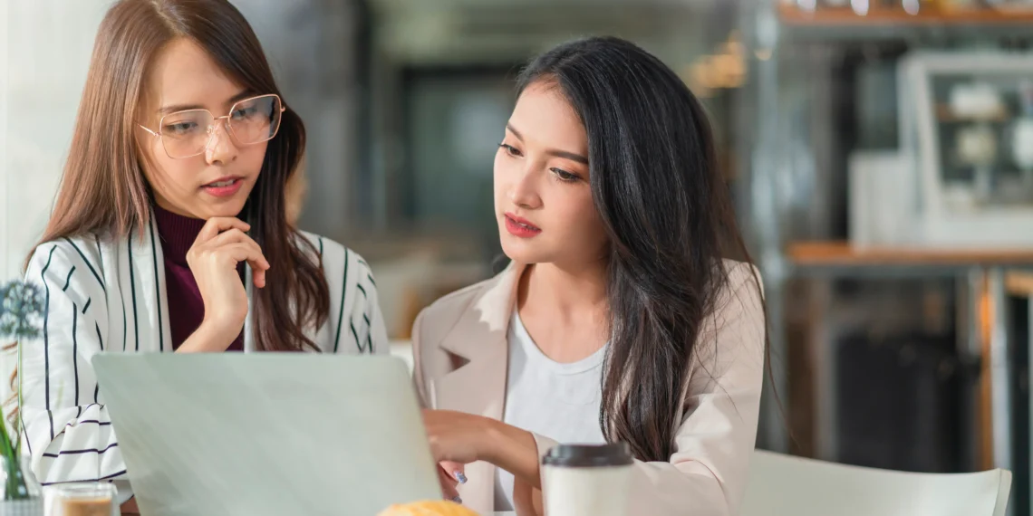 Khách hàng lo lắng về ngân sách và người bán đề xuất phương án thanh toán linh hoạt