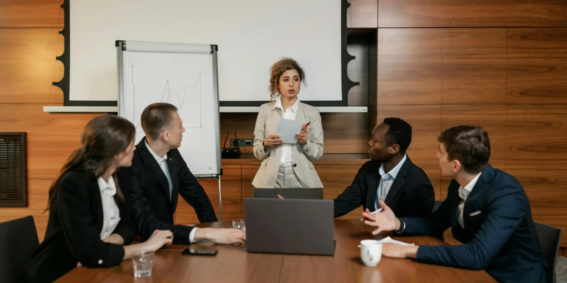 Giao tiếp và trao đổi trong môi trường làm việc nhằm tăng hiệu quả hợp tác