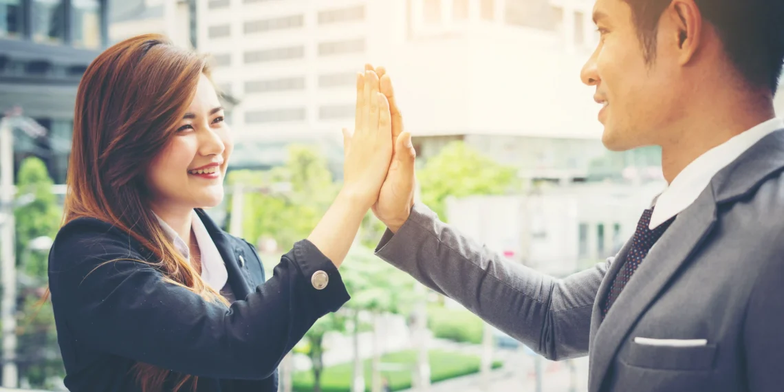 Người bạn đời hỗ trợ và đồng hành trong cuộc sống giúp phát triển sự nghiệp