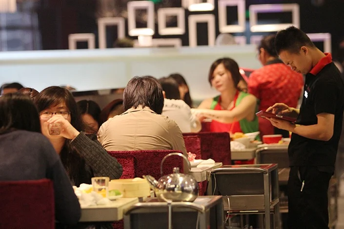 Nhà hàng Haidilao đông khách nhờ chiến lược dịch vụ khác biệt