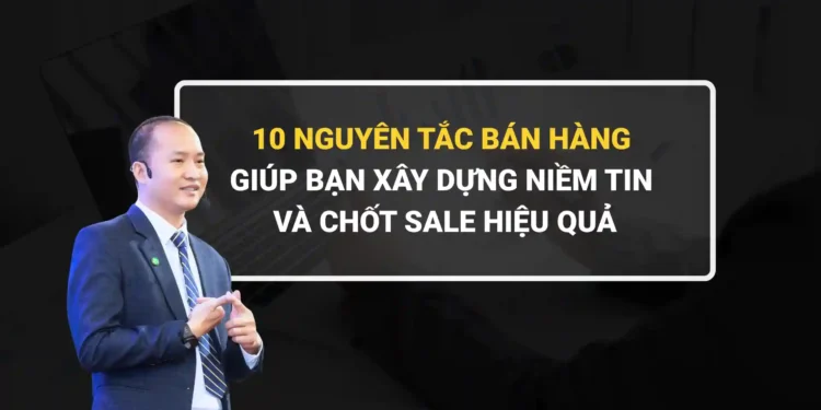 Nhân viên bán hàng tư vấn khách hàng trong cuộc trao đổi chuyên nghiệp về sản phẩm
