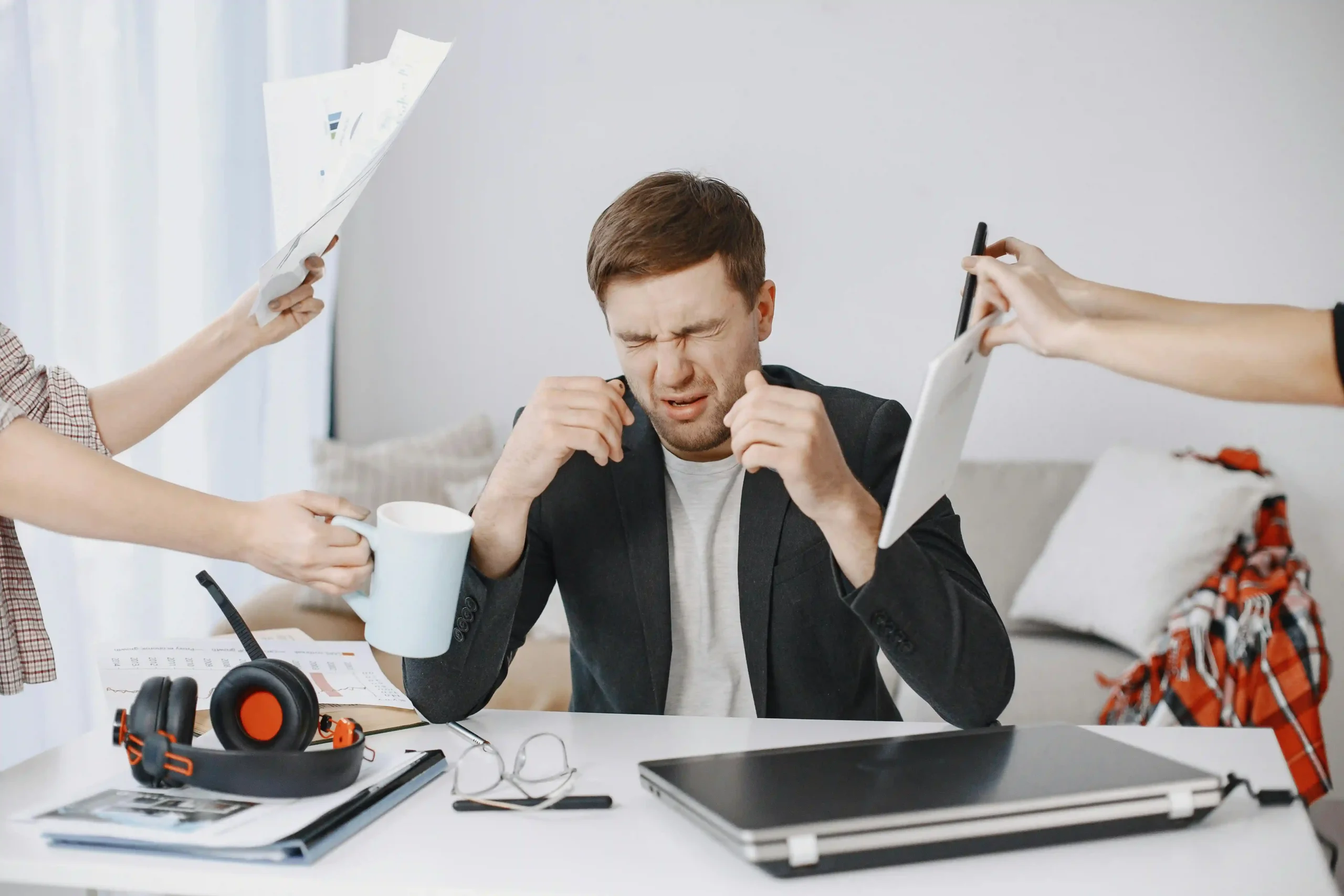 Nhiều người làm việc suốt cả ngày nhưng vẫn cảm thấy mọi thứ dang dở vì liên tục bị phân tán bởi công việc vụn vặt