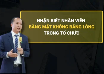 Nhân viên tham gia cuộc họp nhưng thể hiện sự thiếu kết nối và đồng thuận trong công việc