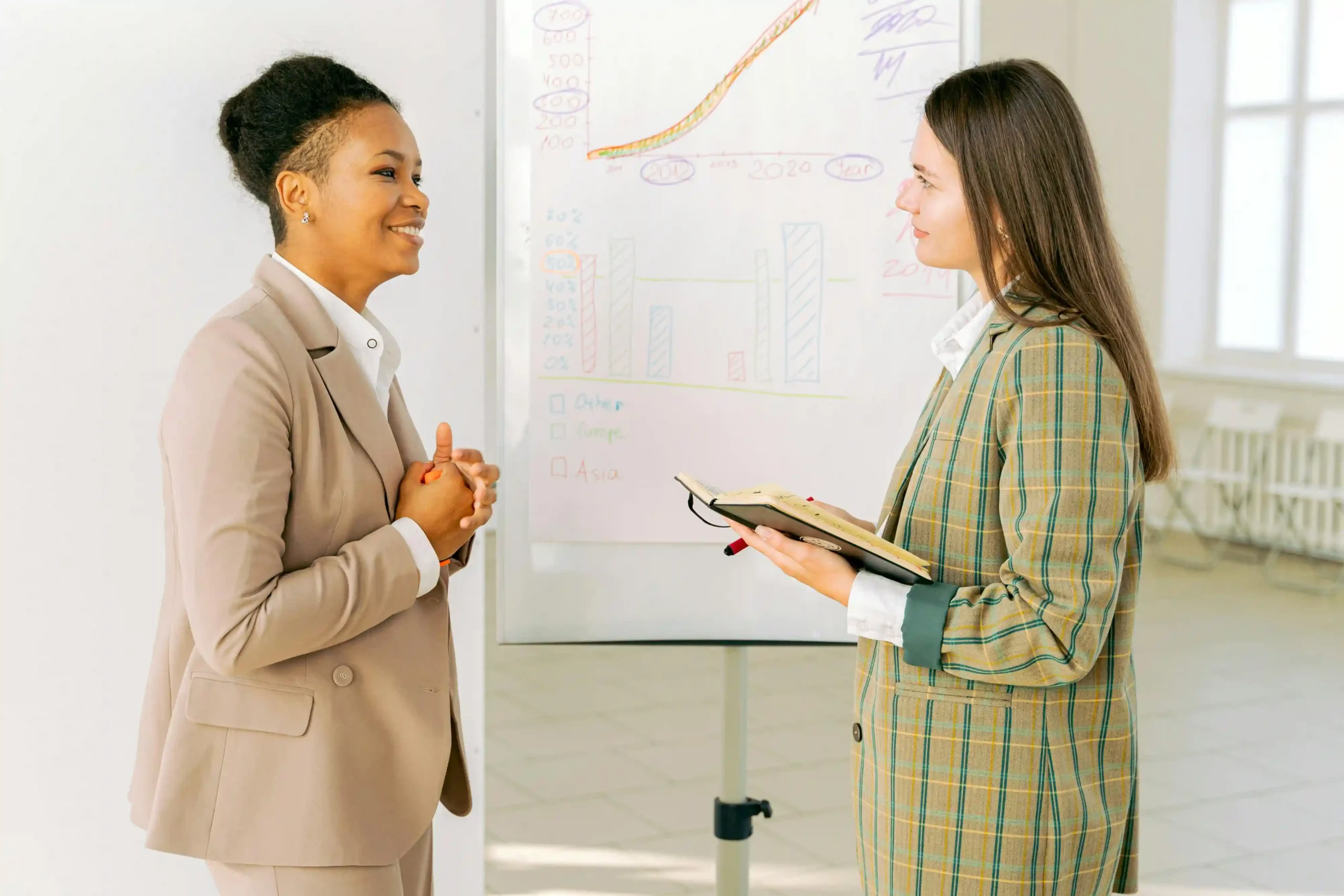 Nhân viên sales xây dựng mối quan hệ lâu dài với khách hàng