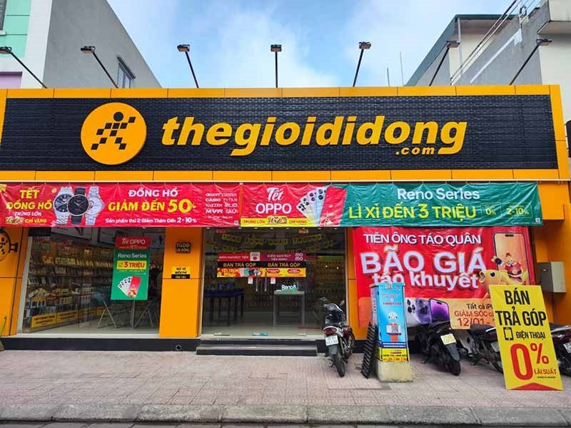 Thế Giới Di Động nổi lên như một bậc thầy về quản trị dòng tiền. Họ không chỉ bán nhiều hàng hơn, họ còn tìm cách thu tiền nhanh hơn.